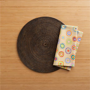 Casablanca Round Placemat and Octavio Grey Napkin