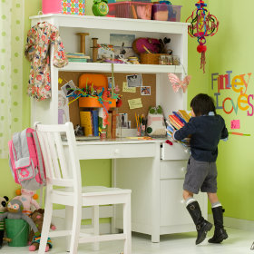 Simple Desk & Hutch (White)